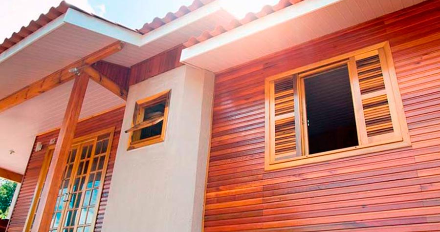 26-Casa em madeira pré-fabricada com 3 dormitórios (1 suíte), sala